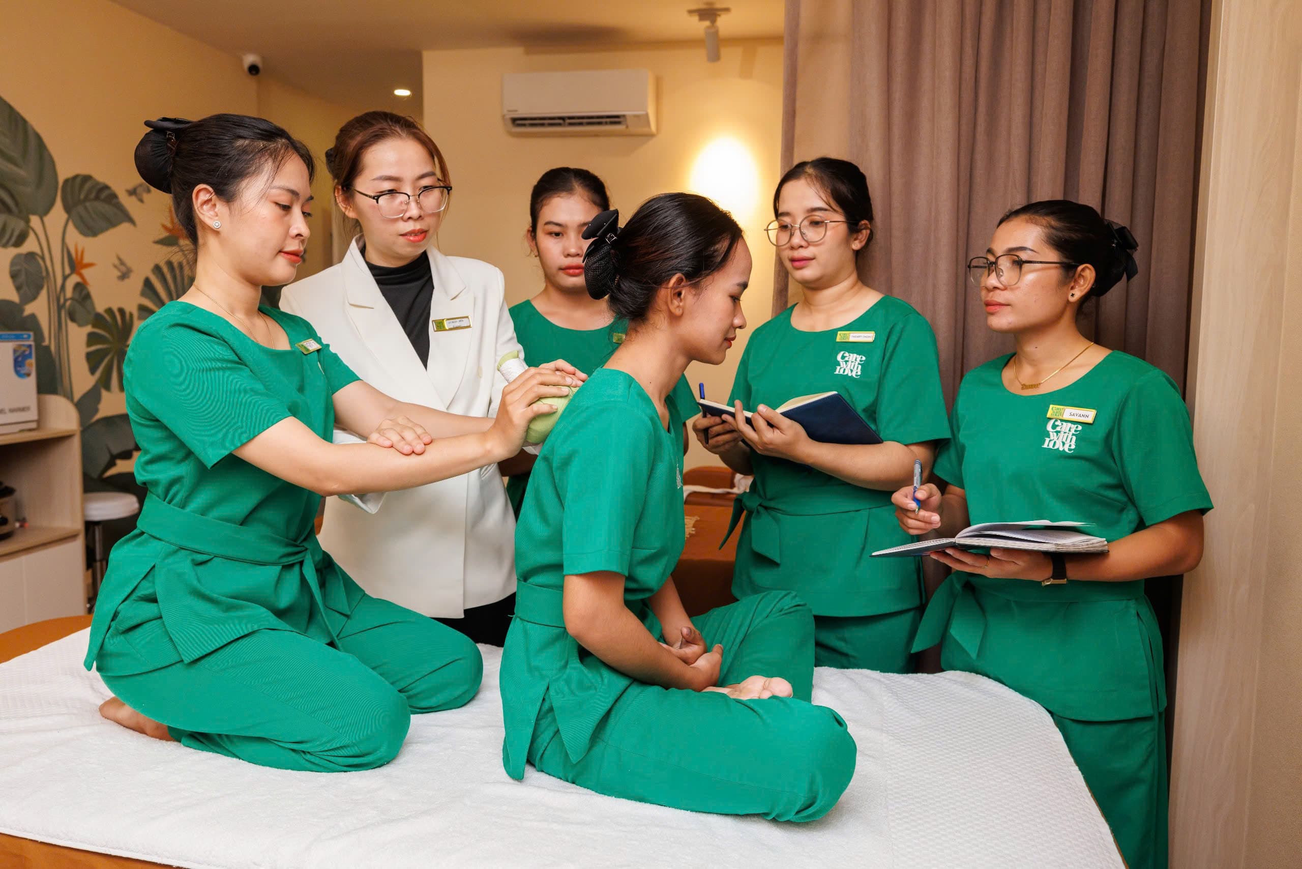 1. Đội ngũ chuyên viên chuẩn y khoa