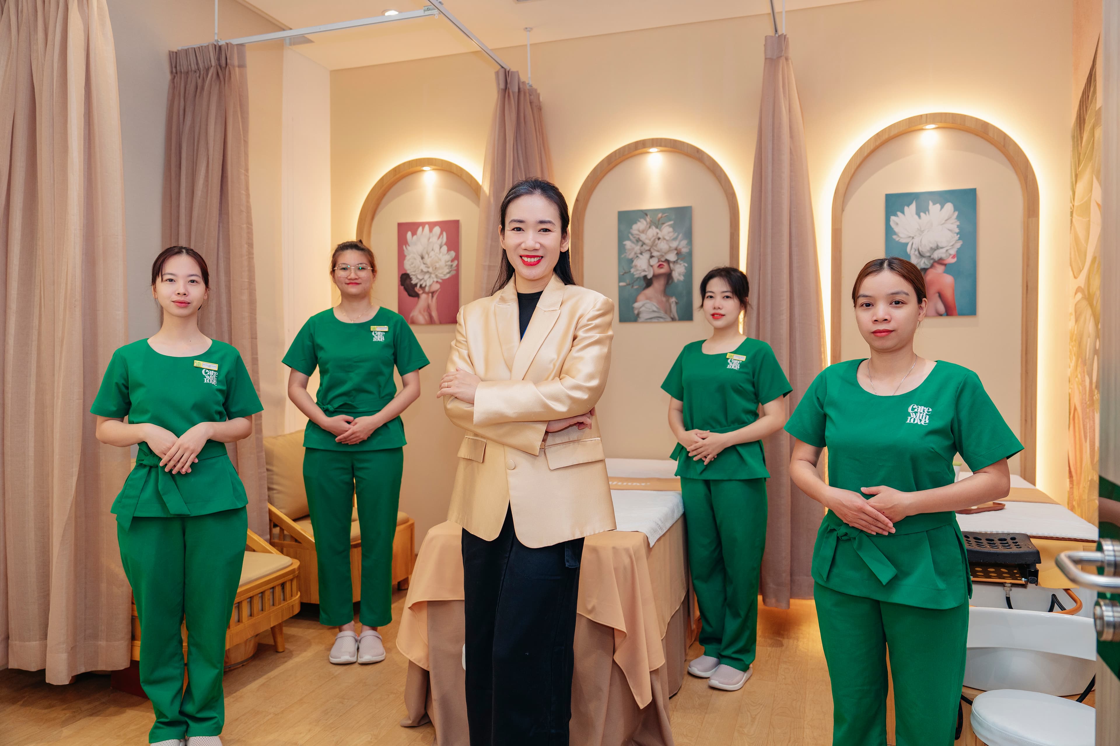 1. Đội ngũ chuyên viên chuẩn y khoa